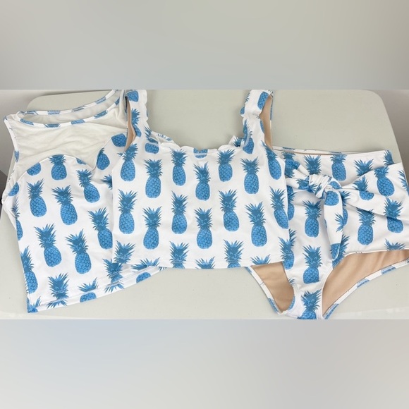 Kortni Jeane Blue Pineapple Print top Size Small - Picture 4 of 4